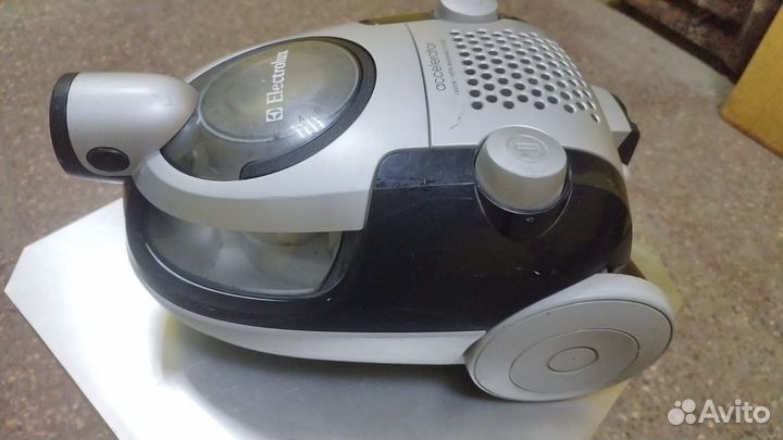 Пылесос Electrolux accelerator zac6716