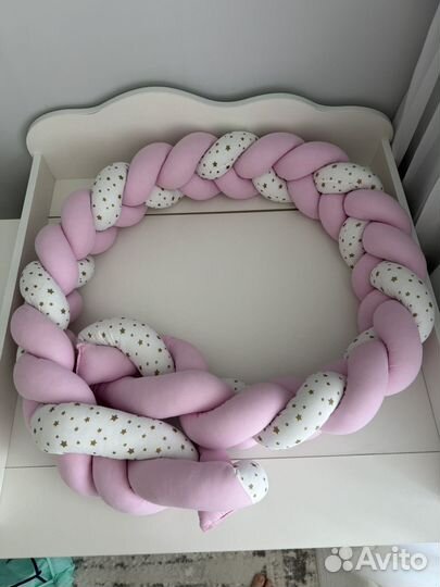 Бортик в детскую кроватку косичка