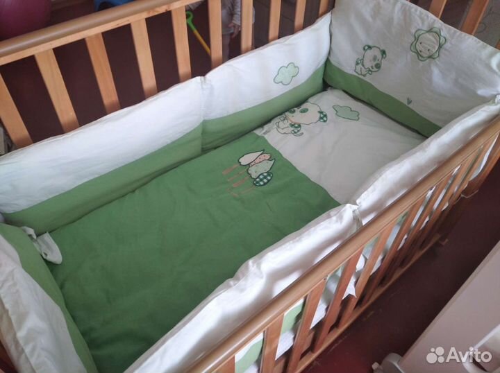 Детская кроватка с матрасом
