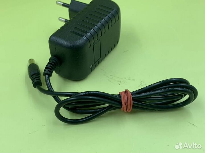 23709 Зарядное устройство для батарей 18650