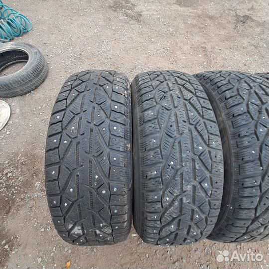Tigar SUV Ice 215/65 R16 102T