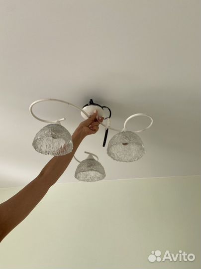 Люстра потолочная на три плафона