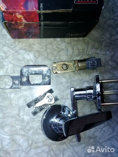 Новый комплект дверных ручек