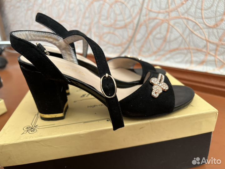 Босоножки женские