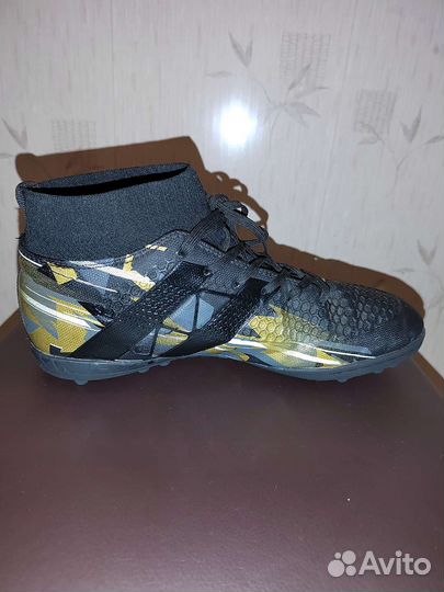 Футбольные бутсы