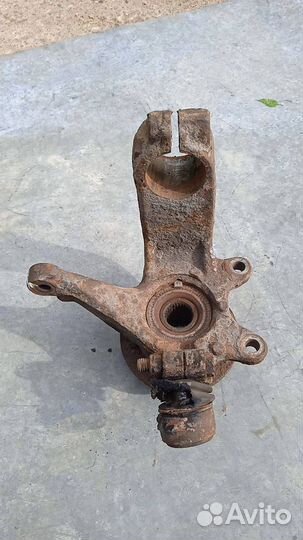 Кулак передний левый Ford Mondeo 3 рест. 2006