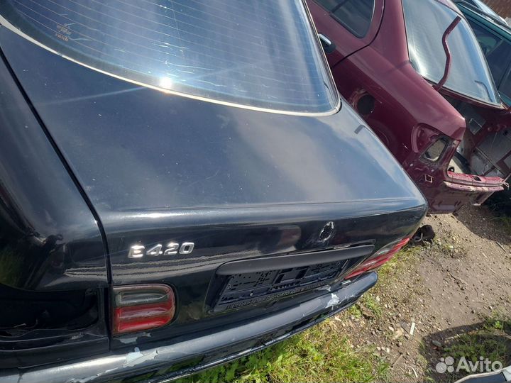 Дверь крышка багажника Mercedes W210