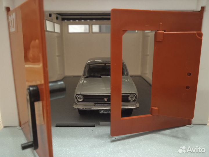 Модель автомобиля 1:43