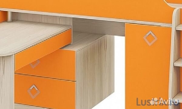 Продается детская кровать-чердак со столом