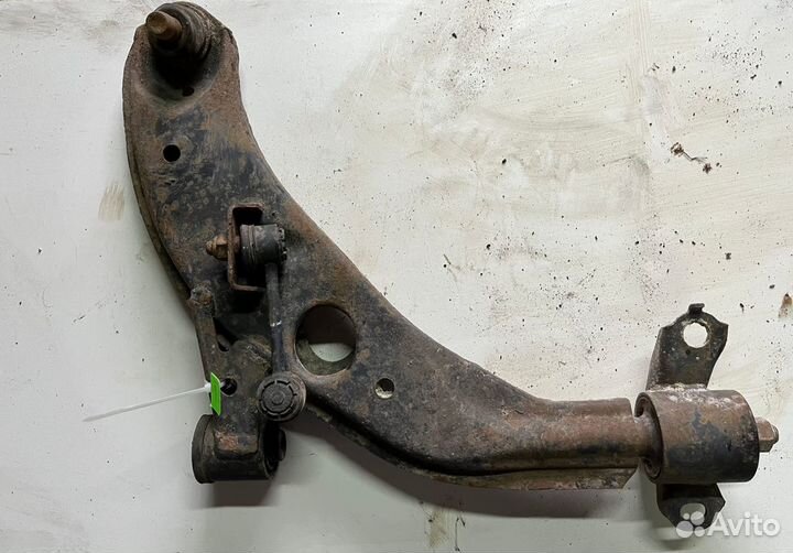 Рычаг передний правый Kia Clarus