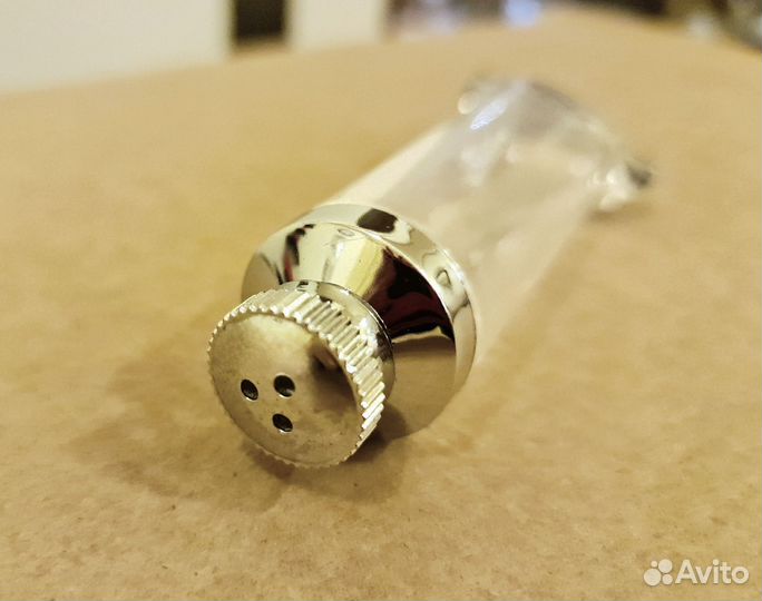 Солонка/перечница в виде прозрачного тюбика