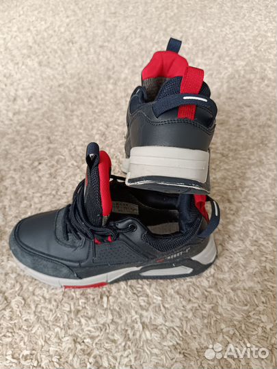 Кроссовки демисезонные р. 38
