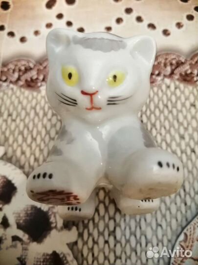 Статуэтка котенок