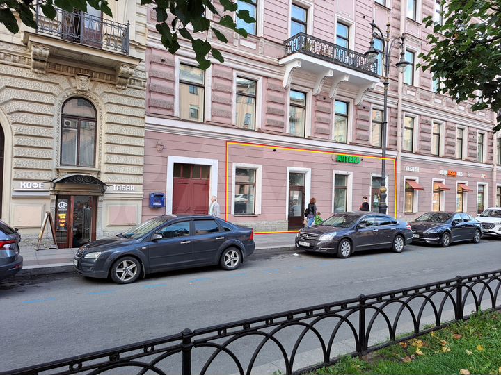 Торговая площадь у метро 135.1 м²