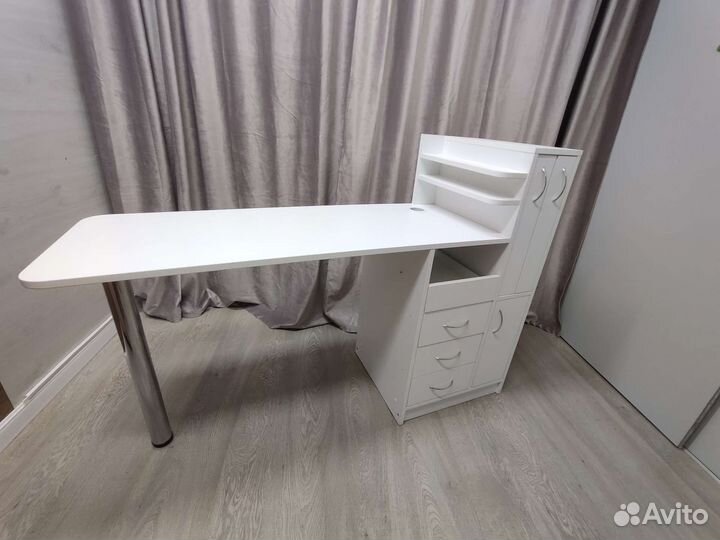 Стол для маникюра