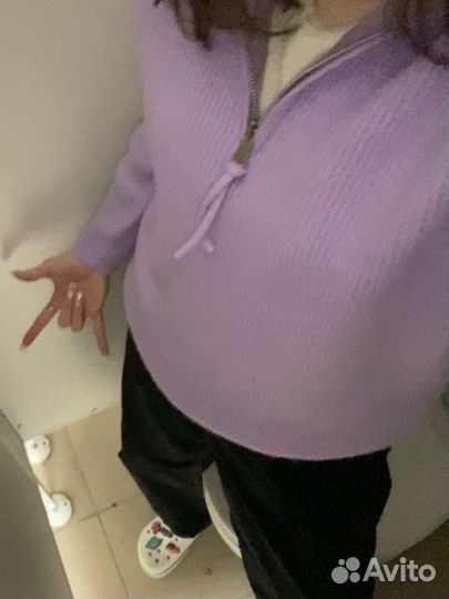 Свитер на замке