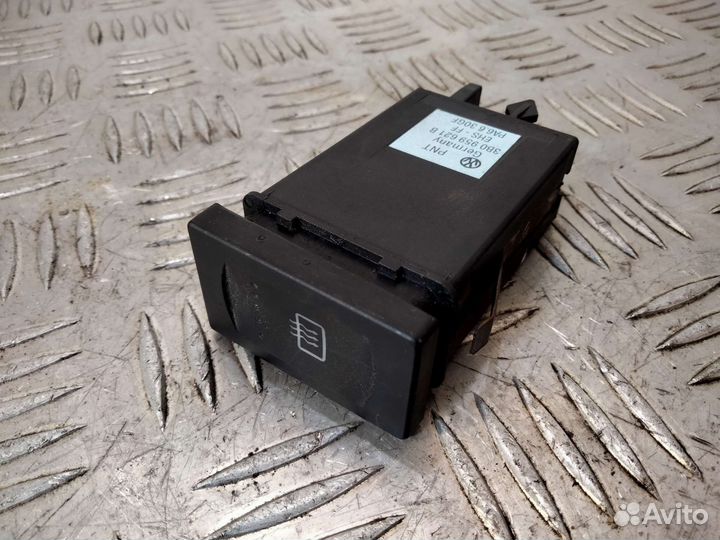 Кнопка подогрева стекла Passat B5