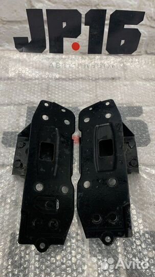 Кронштейн усилителя бампера передний левый