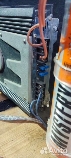 Сабвуфер и усилитель в автомобиль