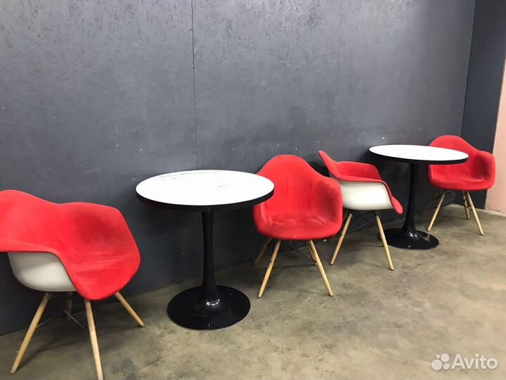 Столы и кресла