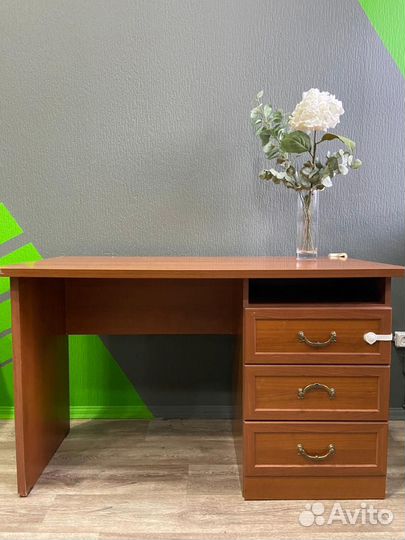 Продам офисный стол