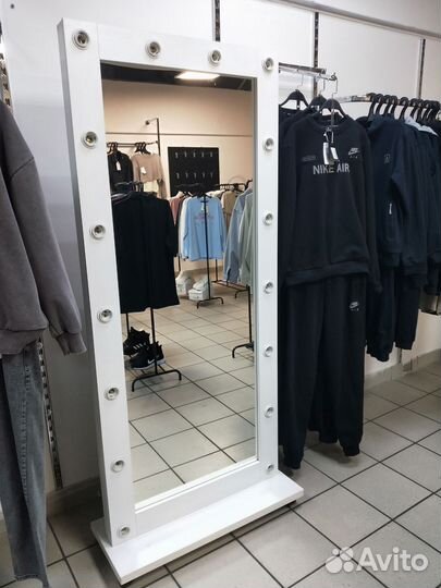 Зеркало напольное с подсветкой