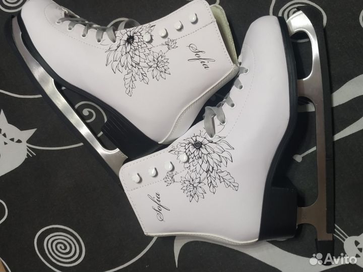 Коньки фигурные женские 39 размер