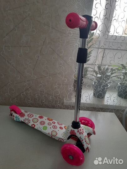 Детский самокат трёхколёсный