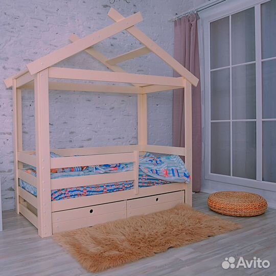 Детская кровать из дерева