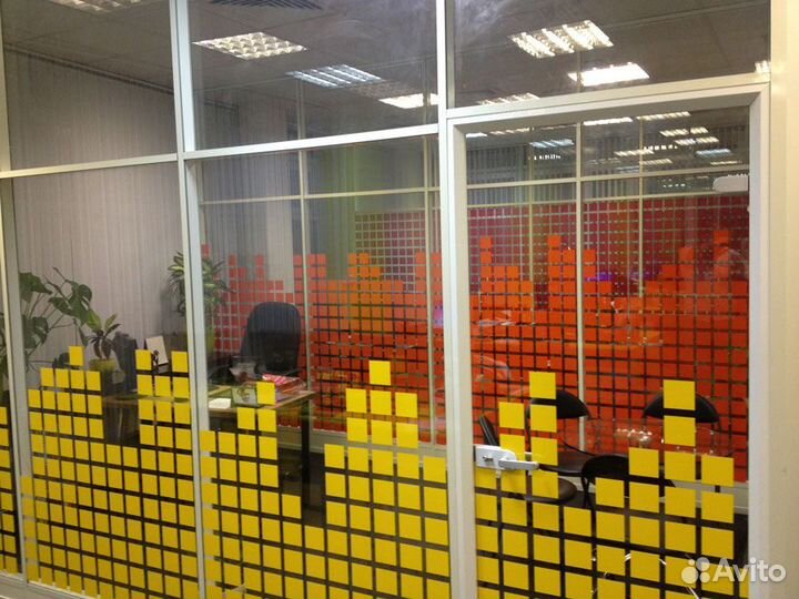 Наклейки на авто / Реклама на стеклах магазина