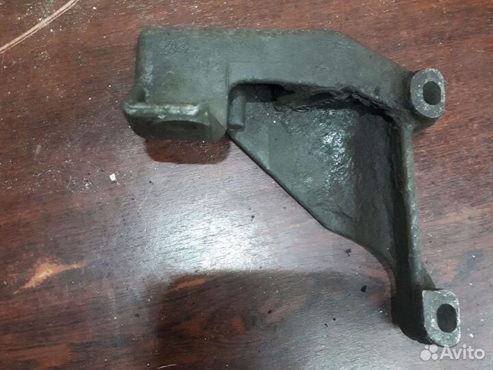 Кронштейн гура ауди 80б4 audi 80b4