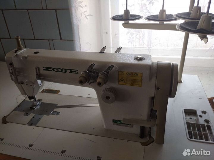 Двухигольная машина цепного стежкаzoje