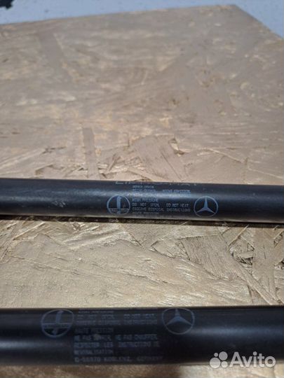 Амортизатор капота Mercedes Benz E Class W211