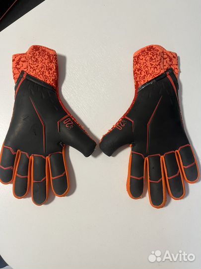 Вратарские перчатки