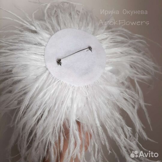 Брошь с перьями