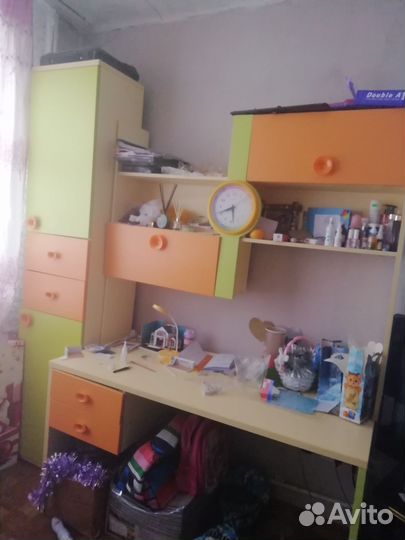 Компьютерный стол с шкафом и надстройками