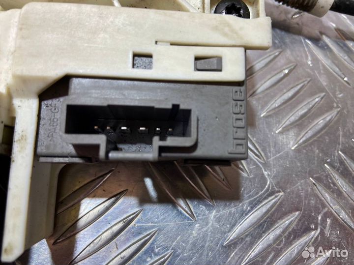 Стеклоподъемник Peugeot 407