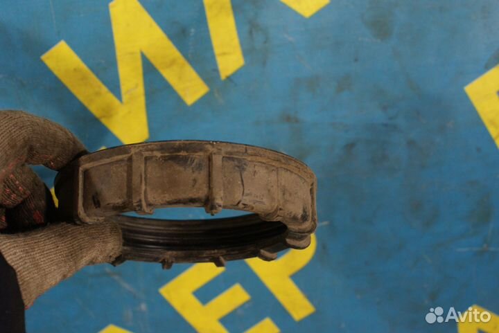 Гайка бака Volkswagen Sharan