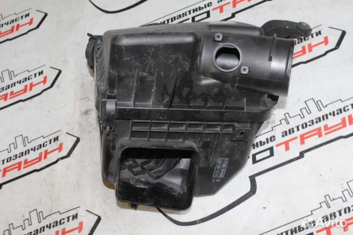 Корпус воздушного фильтра toyota mark X GRX120 GRX