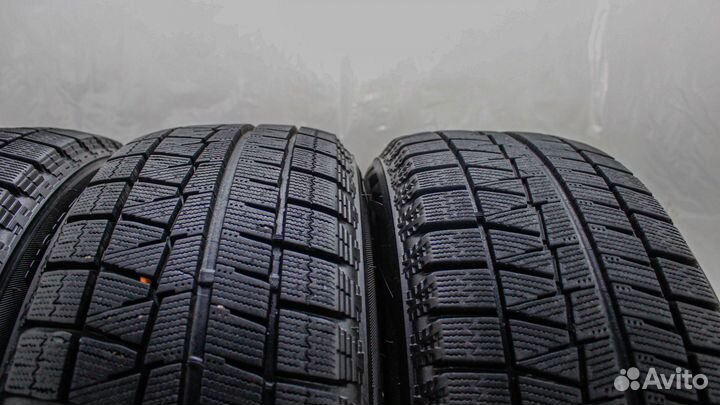 Bridgestone Blizzak Revo GZ 215/60 R17 96S