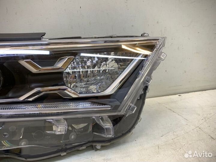 Фара правая Toyota Rav4 XA50 2018-2023