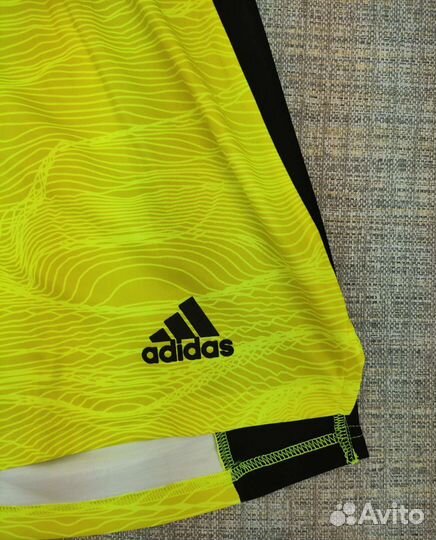 Шорты футбольные Adidas, жёлтые, р. М (Оригинал)