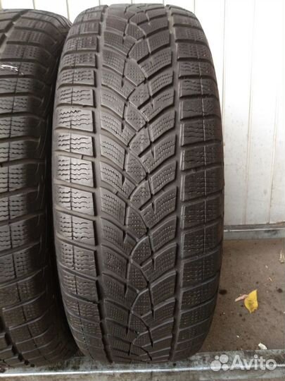 Goodyear UltraGrip Performance Gen-1 235/65 R17