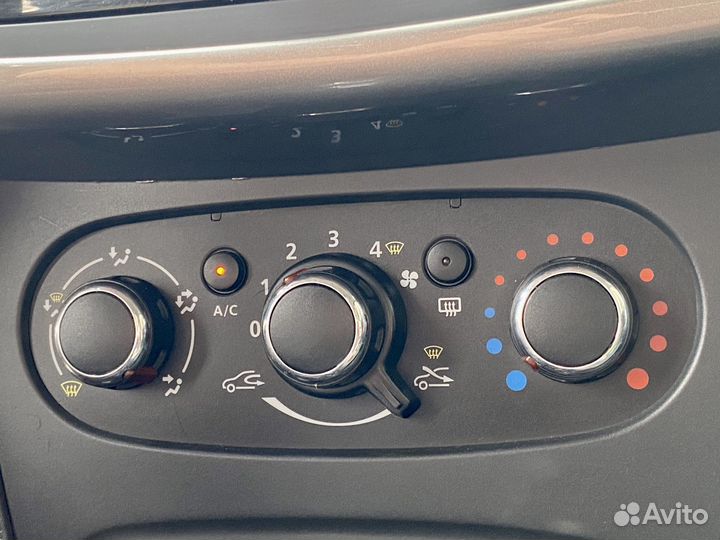 Renault Logan 1.6 AT, 2017, 82 210 км