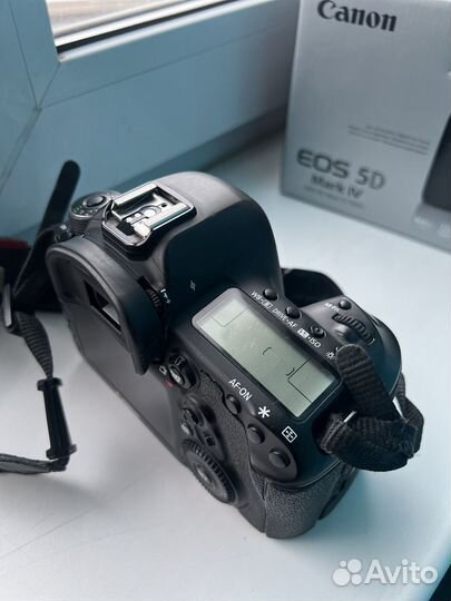 Зеркальный фотоаппарат canon 5D mark 4