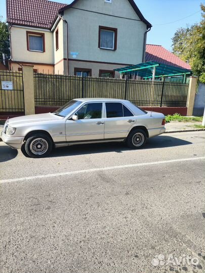 Mercedes-Benz W124, 1988