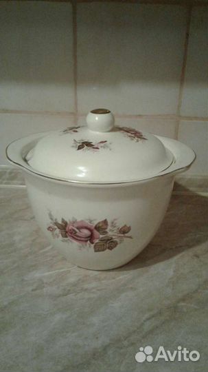 Посуда тарелки супница солонки