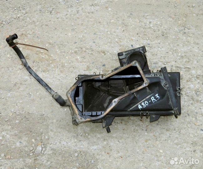 Корпус воздушного фильтра Audi 80 B3 1.8 JN