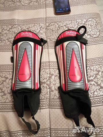 Футбольные щитки