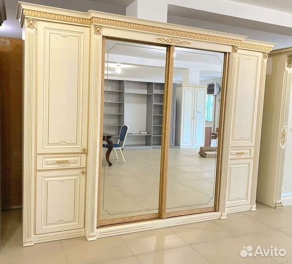 Шкаф купе в классическом стиле